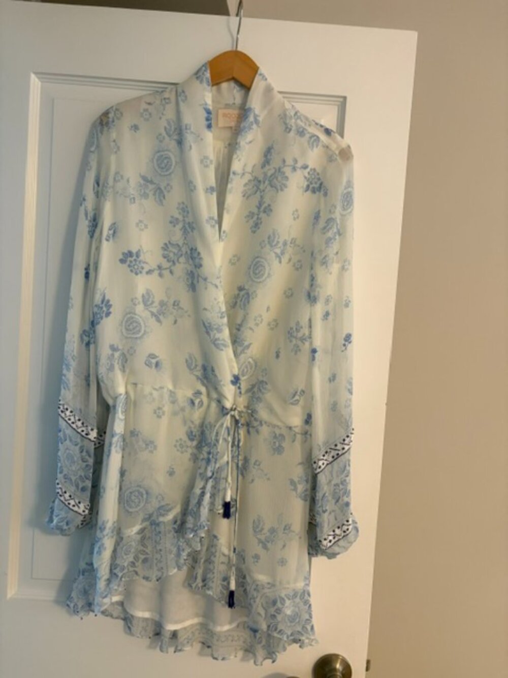 Rocco Sand white and blue dress size medium